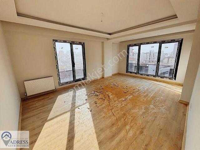 Kartal Atalarda Deniz Manzaralı Site İçersinde Satılık Daire