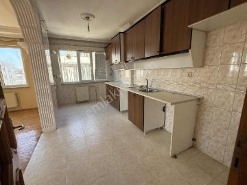 Kartal Karlıktepede Ebeveyn Banyolu Çokkullanışlı Boş