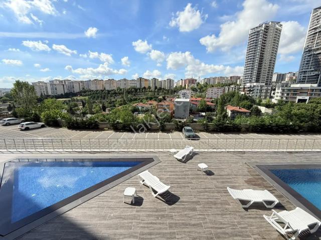 Kartal'da Adalar Manzaralı, Yüksek Tavanlı, Lüks Siteli Ara Kat