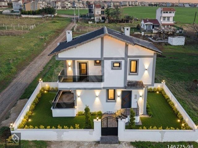KARTALLAR'DAN BÜYÜK BAHÇELİ KOMBİLİ MÜSTAKİL YAZLIK VİLLA