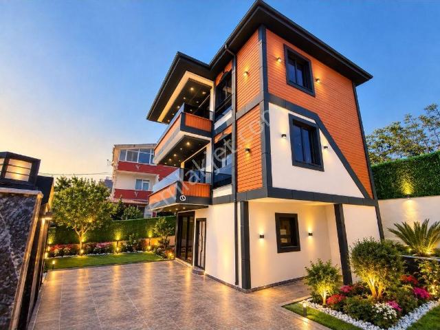 Kartallardan Denize Nazır 260 M² Büyük Bahçeli Müstakil Yazlık