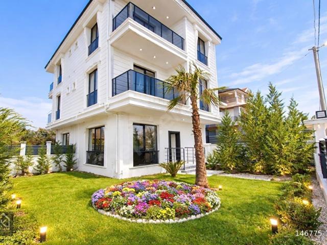 KARTALLAR'DAN YENİÇİFTLİK MERKEZDE 4+1 BAHÇELİ LÜKS YAZLIK VİLLA
