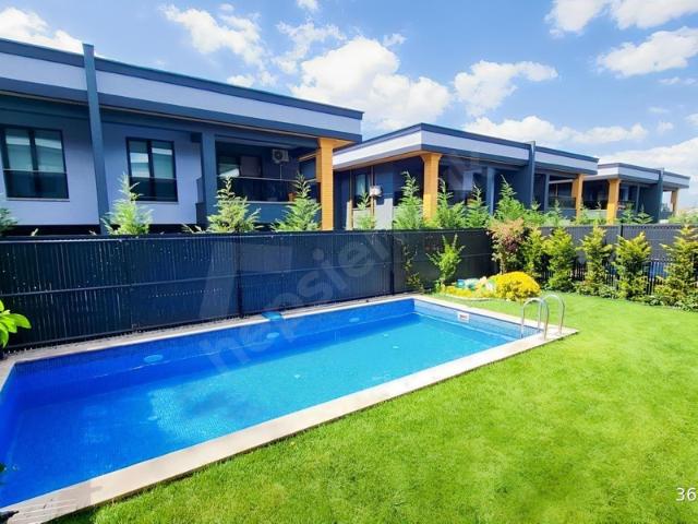 Kartepe Moderna Villaları Satılık 5+1 Havuzlu Villa