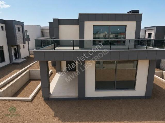 Kartepe Derbent'te Satılık 4+1 Müstakil Havuzlu Villa