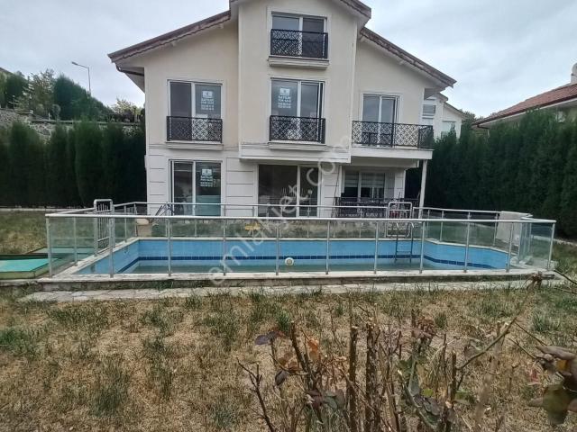 Kartepe Q8 Anadolu Sitesinde Kartepe Acı Su Da 4+1 Tribleks Mustakil Villa