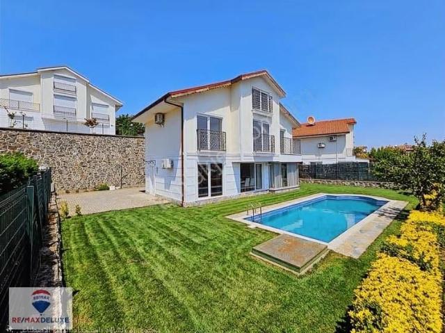 Kartepe'de Site İçi Full Eşyalı Müstakil Havuzlu Villa