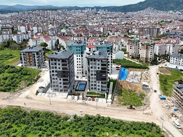 KARŞIYAKA MAHALLESİNDE HAVUZLU 135M2 AYRI MUTFAKLI SATILIK DAİRE