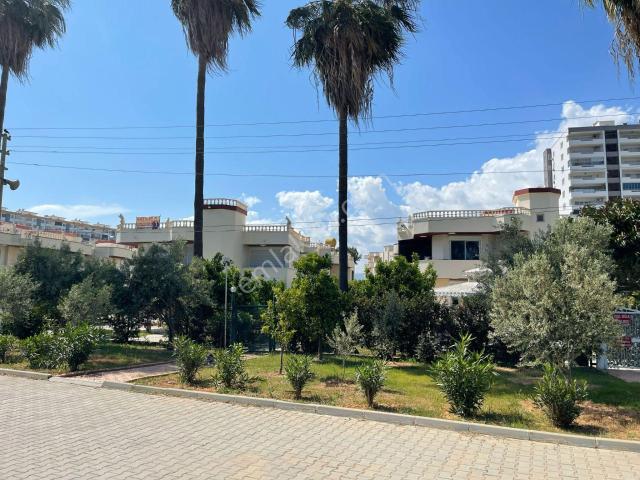 Karıncadan Çeşmeli'de Harika Manzaralı Eşyalı Havuzlu Villa