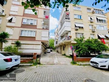 Karşıyaka Tersane De Otoparklı Ara Kat 2+1 Kiralık Daire