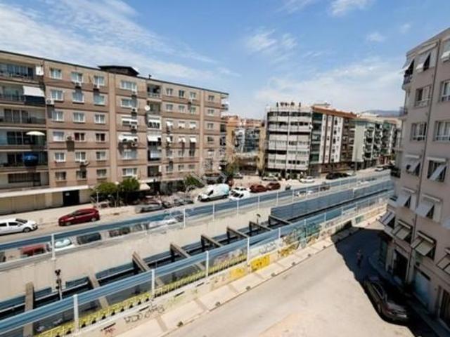 Karşıyaka Trenyolu Cepheli Sıfır 1+1 50m2 Ruhtaslı Ara Kat Daire