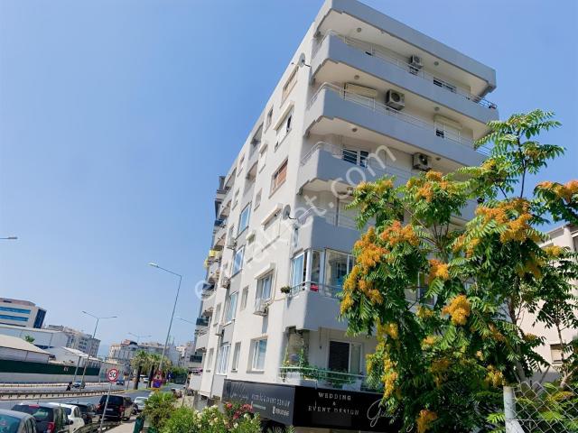 Karşıyaka Yalı Bulvarında Full Deniz Manzaralı Satılık 3+1 Daire