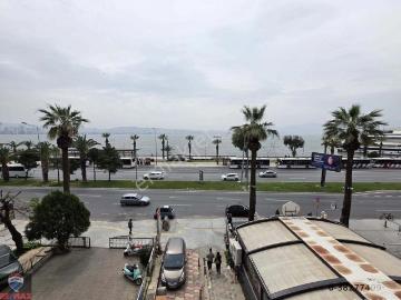 Karşıyaka Yalı Bulvarı Denız Manzaralı 2+1 Satılık Daıre