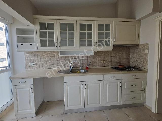 Karşıyaka Yalı Bulvarı Üzerinde Full Tadilatlı Kiralık 2+1 Daire