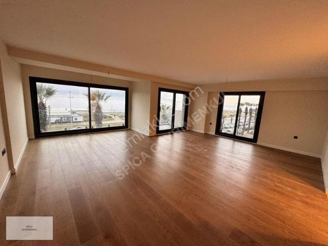 Karşıyaka Yalı'da Köşe Geniş 3+1 Kiralık Daire