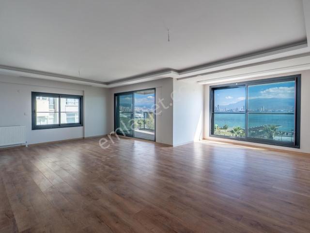 Karşıyaka Yalı Full Deniz Manzaralı Otoparklı 3+1 Yalı Dairesi