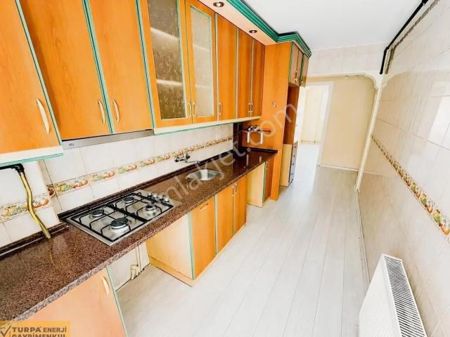 Karşıyaka Yalı Mahallesinde Merkezi Konumda Kiralık 3+1 Daire