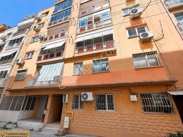 Karşıyaka Yalı Mahallesinde Merkezi Konumda Satılık 3+1 Daire