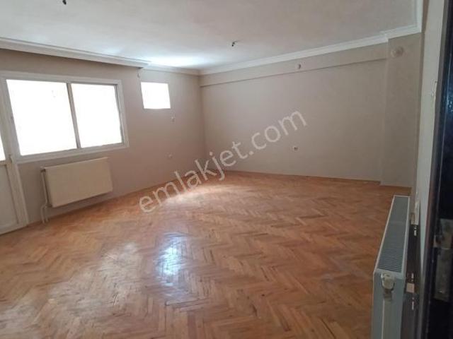 Karşıyaka Yalı Mahallesinde Arakat Kiralık 3+1 Daire