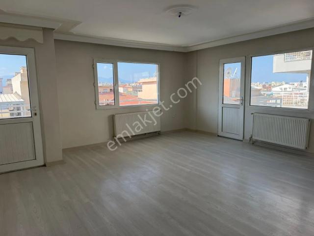 Karşıyaka Yalı Mahallesinde Kiralık 3+1 Ara Kat Daire