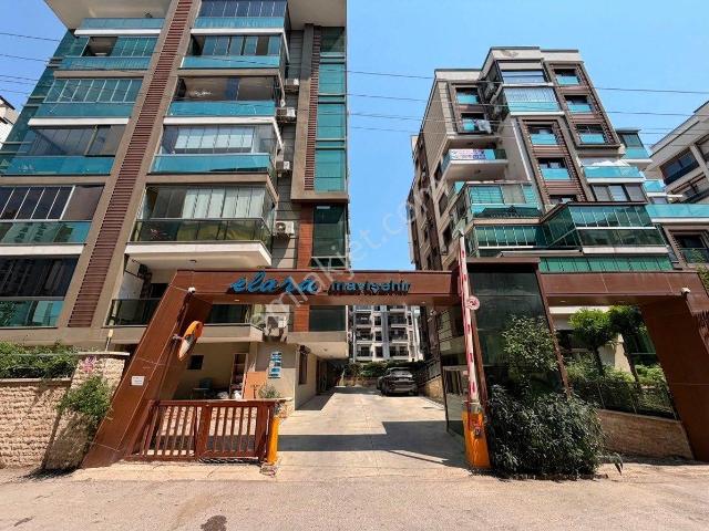 Karşıyaka Yalı Mahallesi'nde Prestijli Sitede Aile Yaşamına Uygun Ferah Daire