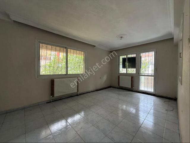 Karşıyaka Yeni Girne Caddesinde Kiralık 3+1 Doğalgazlı Daire