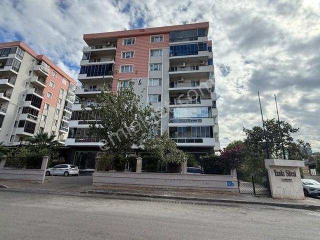 Karşıyaka Zübeyde Hanım Mahallesinde Kiralık 3+1 Daire