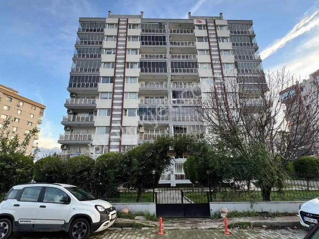 Karşıyaka Zübeyde Hanım'da Tadilatlı 3+1 Kiralık Daire