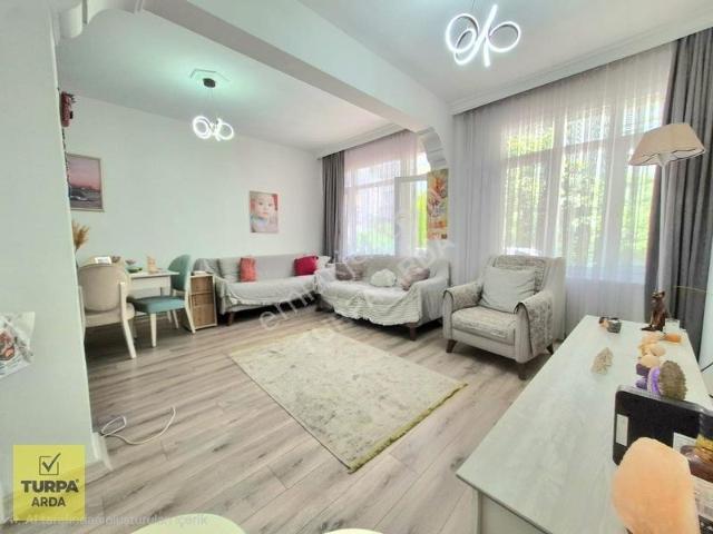 Karşıyaka Zübeyde Hnm Anıtı Yakını Özel Tadilatlı Bahçeli 120 M2