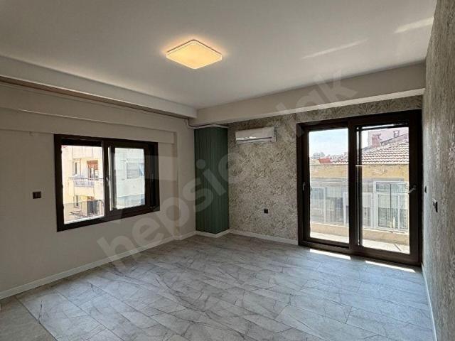 Karşıyaka Aksoy Cadde Üstüne Sıfır 2+1 Daire