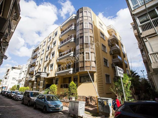 Karşıyaka Aksoy Mah.de Sahile Yakın,ebeveyn Banyolu,geniş Ve Lux Kiralık 2+1 Daire