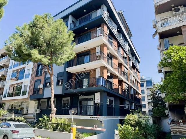 Karşıyaka Aksoy Mahallesinde Satılık 2+1 Daire
