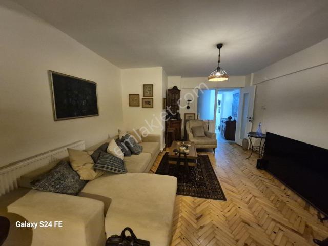 Karşıyaka Aksoy'da Nezih Bölgede Eşyalı Kiralık 2+1