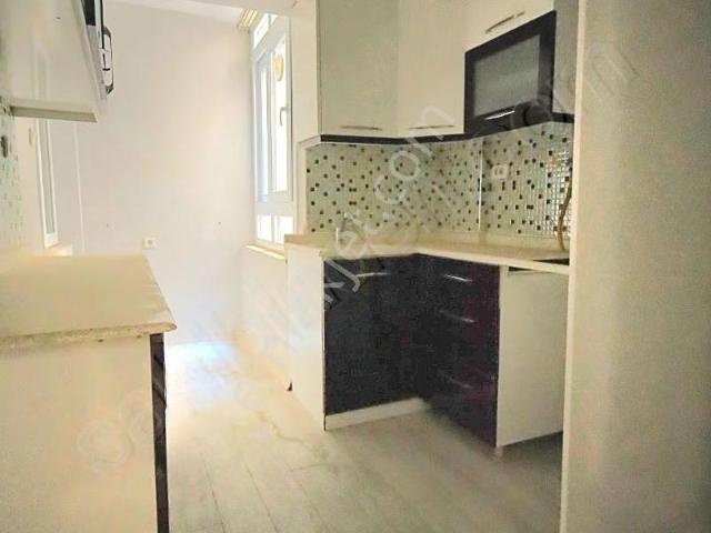 Karşıyaka Alaybey'de Merkezi Konum Avantajlı Kiralık Daire