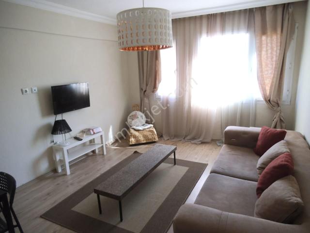 Karşıyaka Alaybey'de Merkezi Konumda Eşyalı Kiralık 2+1 Daire