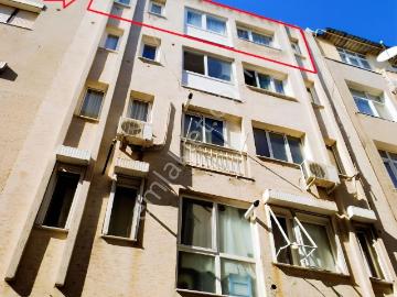 Karşıyaka Alaybey'de Merkezi Konumda 2+1 Satılık Daire