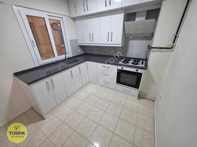 Karşıyaka Anıt Yakını 1. Kat Doğalgazlı 3+1 Kiralık Daire