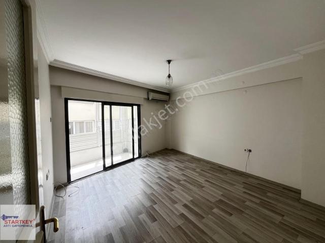 Karşıyaka Çarşı Tiyatro Sokağında Satılık 1+1 Daire