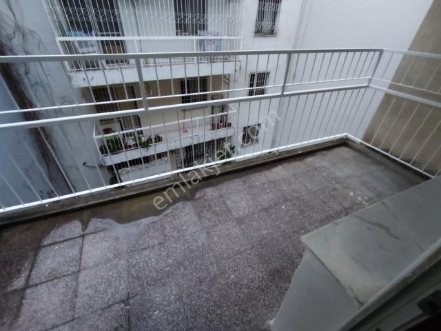 Karşıyaka Çarşı Ve İzban Yakını Arakat 3+1 Kiralık Daire