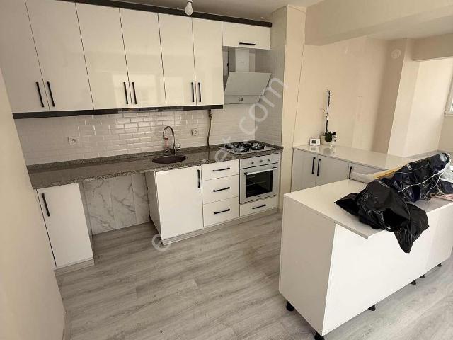 Karşıyaka Çarşıda Kiralık 2+1 Teraslı Daire