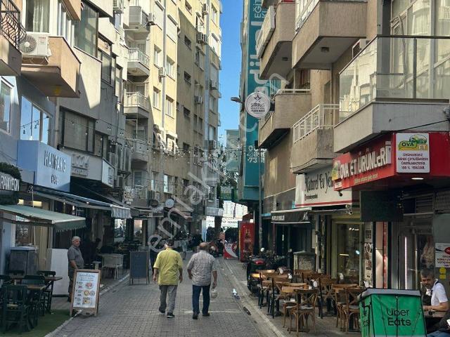 Karşıyaka Çarşı Kiralık 2+1 Daire