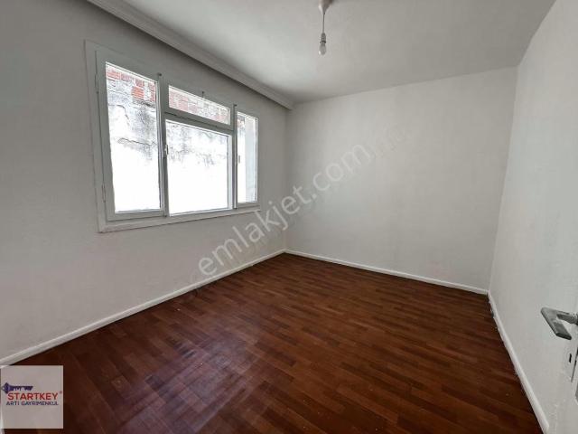 Karşıyaka Çarşı Merkezinde Karakol Sokağında 2+1 Kiralık Daire