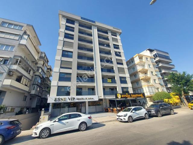 Karşıyaka Atatürk Bulvarında Ebeveyn Banyolu Sıfır 2+1 Daire !