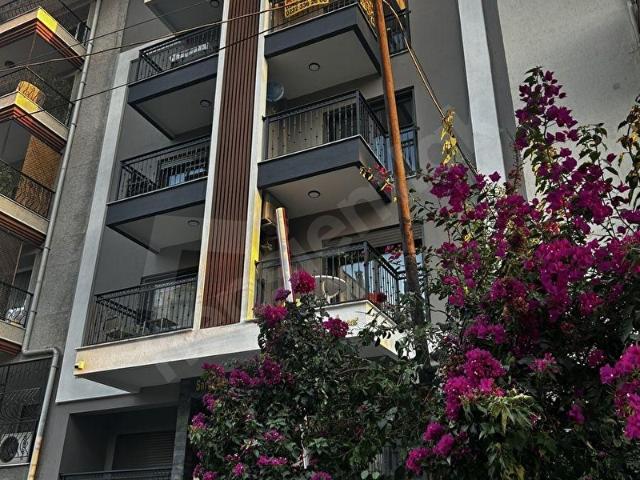 Karşıyaka Bahçelievler yeni binada kiralık 1+1 daire