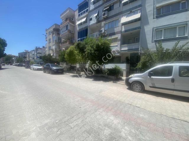 Karşıyaka Bahçelievler'de 3 Cepheli 3+1 Satılık Daire