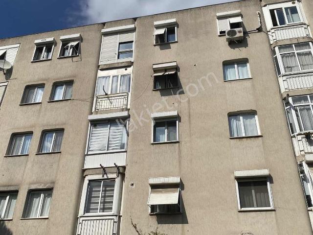 Karşıyaka Bahçelievler'de Doğalgazlı Kiralık 3+1 Daire