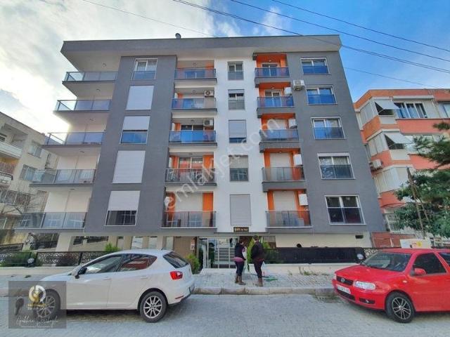 Karşıyaka Bahçelievlerde Satılık 1+1 Daire
