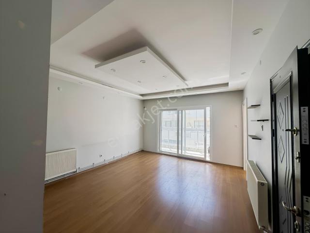 Karşıyaka Bahariye Mah Merkezi Konumlu Bakımlı Kiralık 3+1 Daire