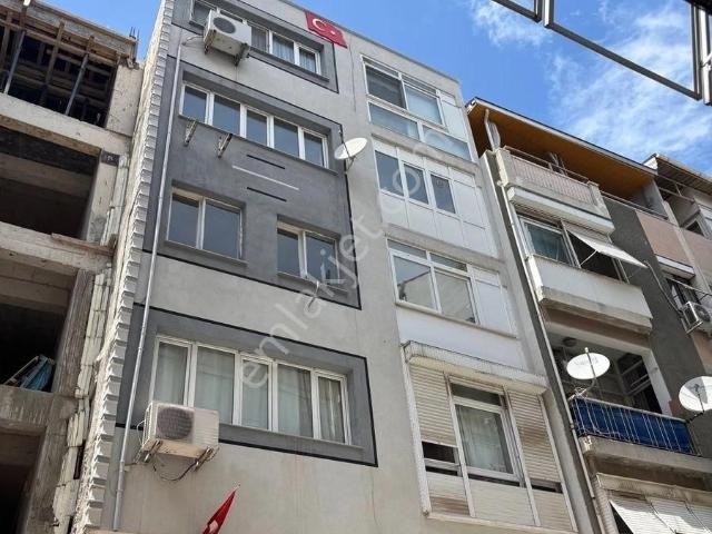 Karşıyaka Bahariye Mahallesinde Arakat Doğalgazlı 3+1 Kiralık Daire