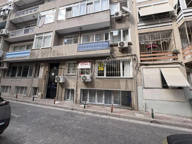 Karşıyaka Bahariye'de Eşyalı Kiralık 2+1 Daire