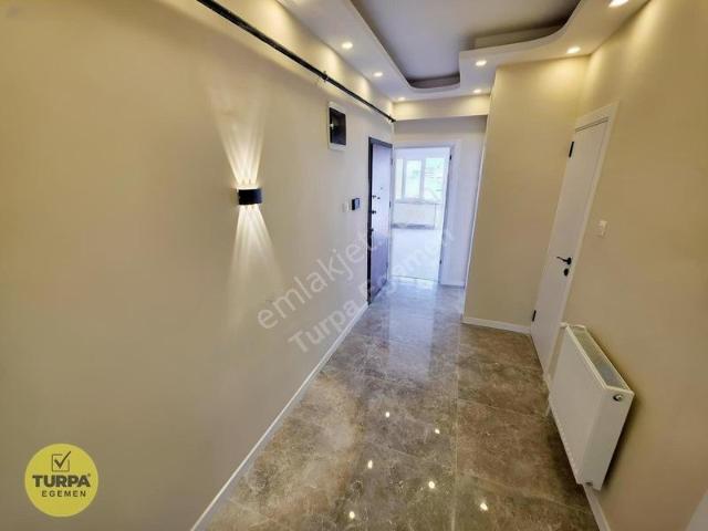 Karşıyaka Bahariye'de Tadilatlı, Geniş 2+1 Satılık Daire